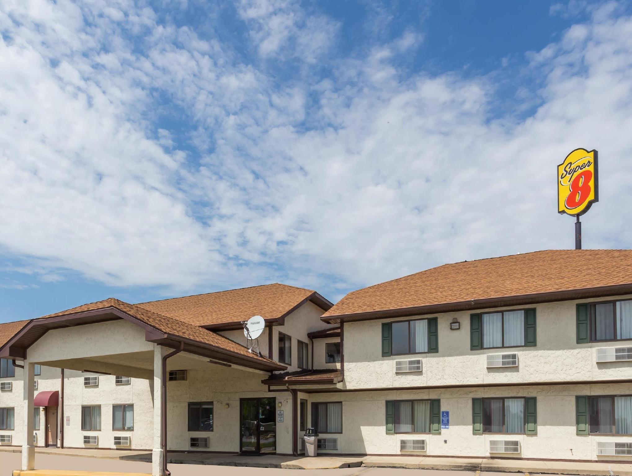 Super 8 By Wyndham Morris Hotel Exterior photo