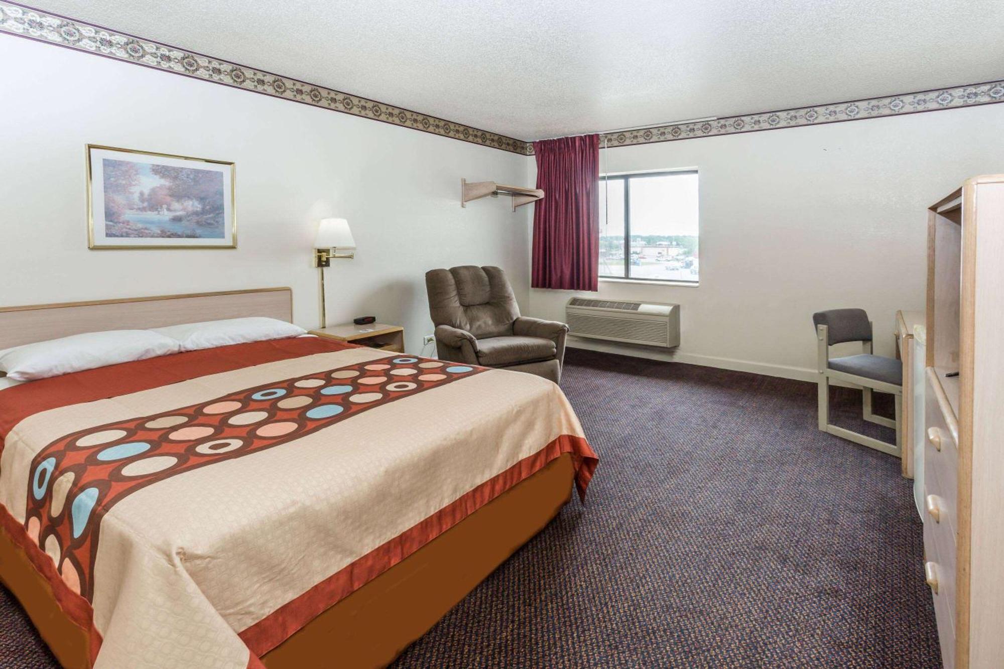Super 8 By Wyndham Morris Hotel Exterior photo
